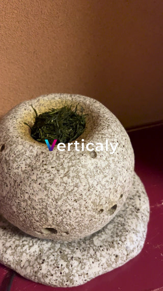 石臼で抹茶を点てる、茶道