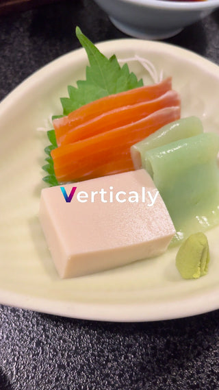 彩り豊かな刺身盛り合わせ