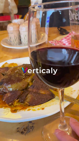 料理と赤ワイン、優雅な時間