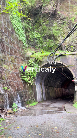 トンネルを抜けて、水たまり