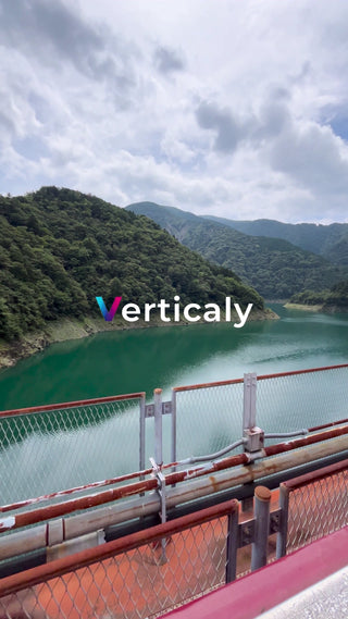 湖畔の風景、静寂と美しさ