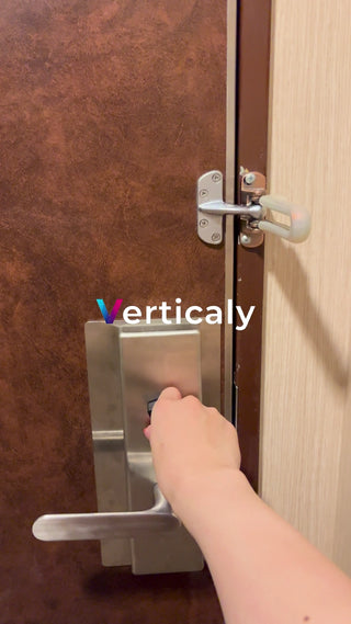 ドアのロックを操作する