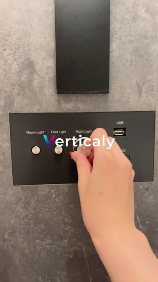 手元のスイッチ、夜の灯り