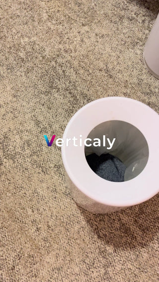 ゴミ箱に捨てる服