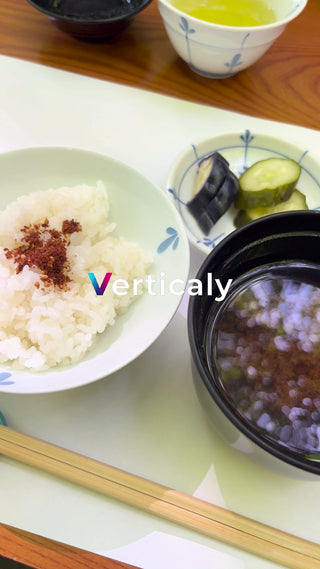 日本の朝食、ご飯と味噌汁