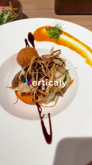 彩り豊かな料理、食卓