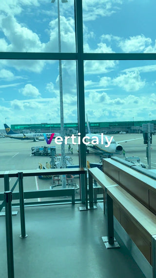 空港の窓から見える景色