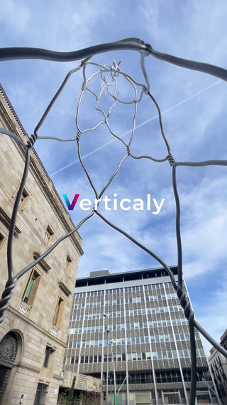 都会のビル群、見上げるアングル