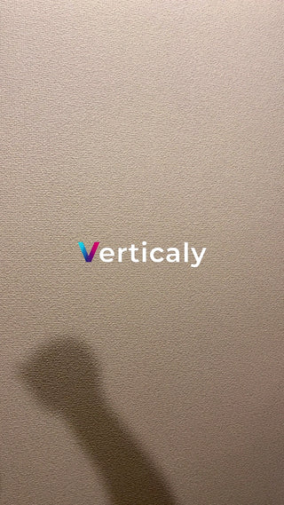 垂直に映る壁の質感