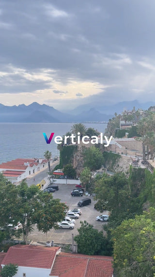 海辺の街並み、夕暮れ時