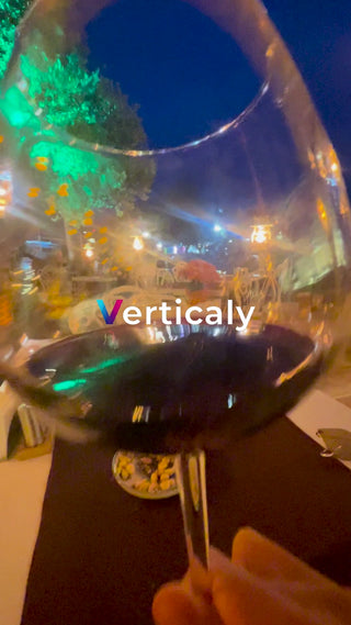 ワイングラス越しの夜景