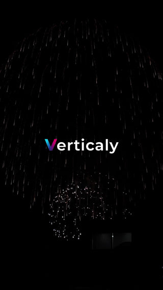 降り注ぐ光、花火の軌跡