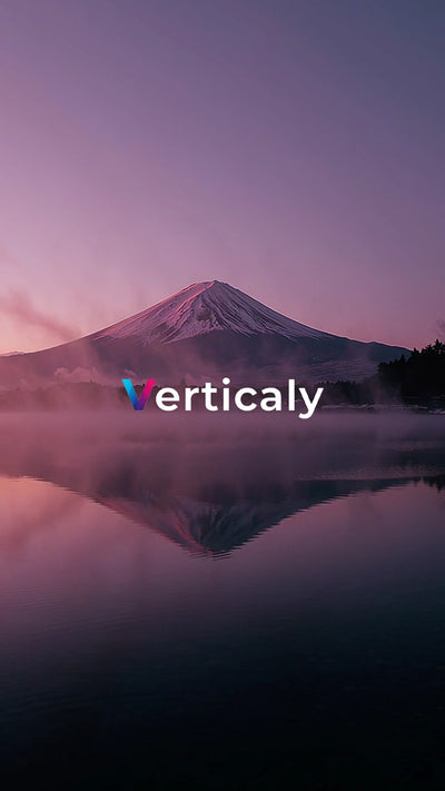 湖面に映る富士山、夕景