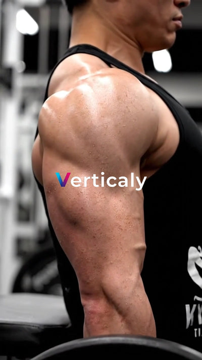 鍛えられた逞しい上腕二頭筋