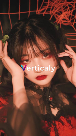 ゴシック風メイクの女性