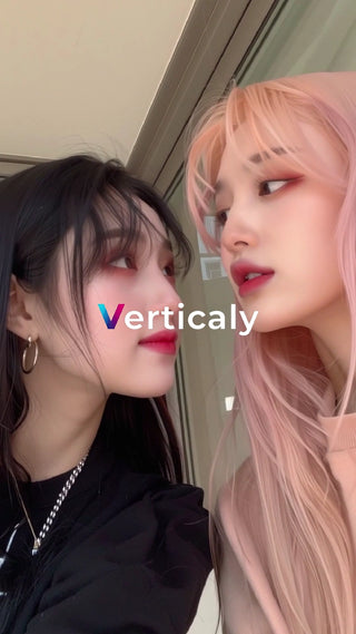 二人で見つめ合う、赤リップ