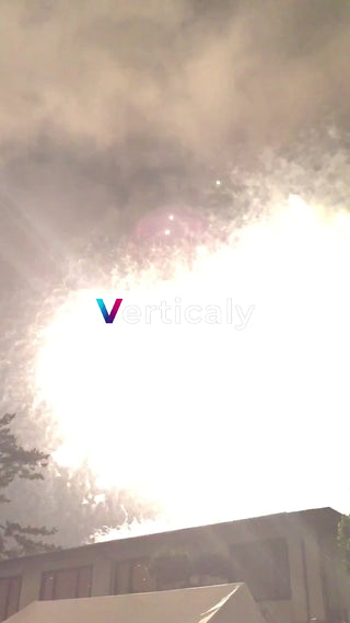 夜空を彩る花火、夏の思い出