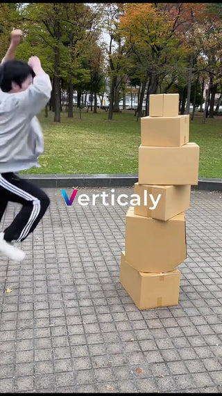 積み重ねられた段ボール、挑戦