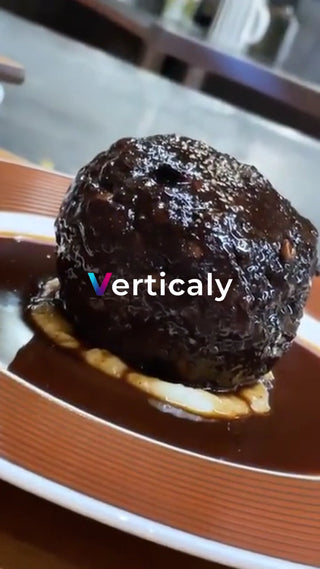 艶やかなチョコレートケーキ