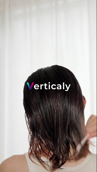 髪を切る女性、夏の日差し