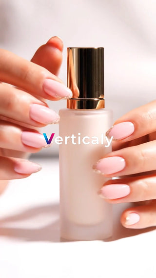 ネイルアート、指先の輝き