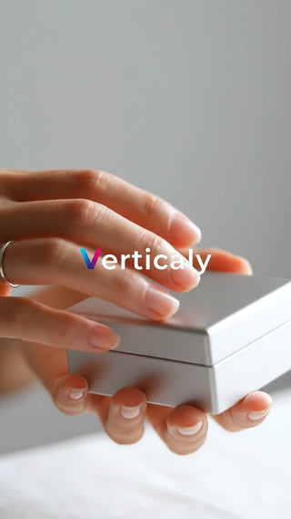 手元にある白い箱