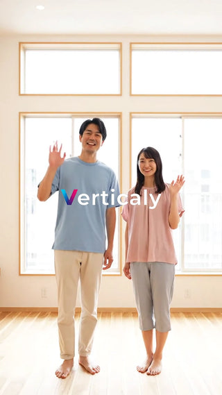 笑顔で手を振る二人