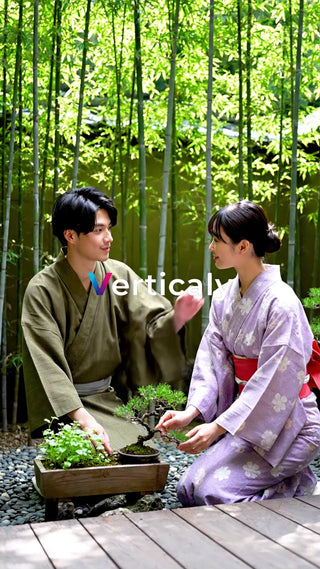 浴衣姿の二人、盆栽を愛でる