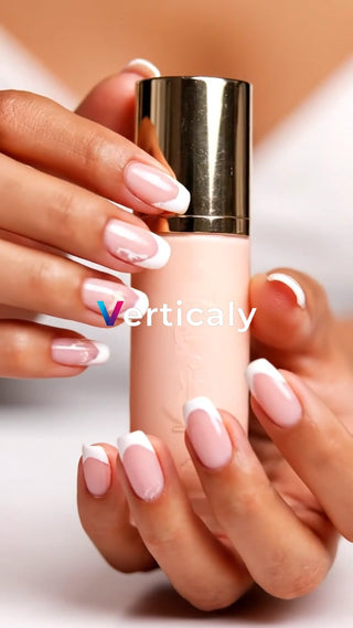 フレンチネイル、指先の美しさ