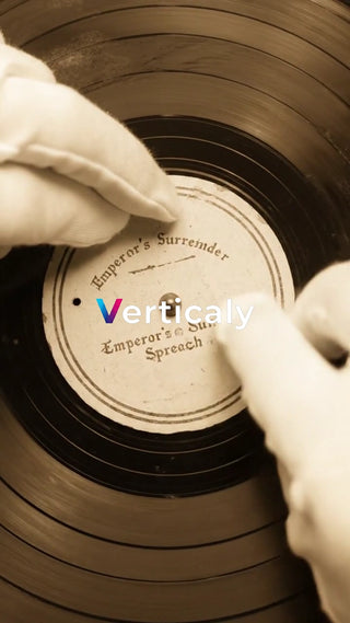 レコード盤、白手袋の手