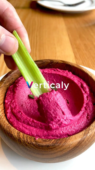 ビーツのディップとセロリ