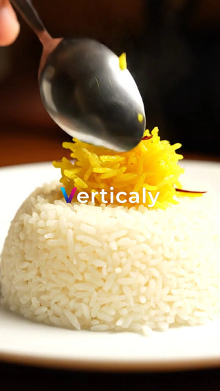 白米と黄色いアクセント