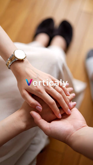 手を取り合う、温もりを