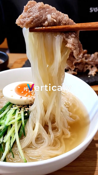 冷麺を食べる、夏の風物詩