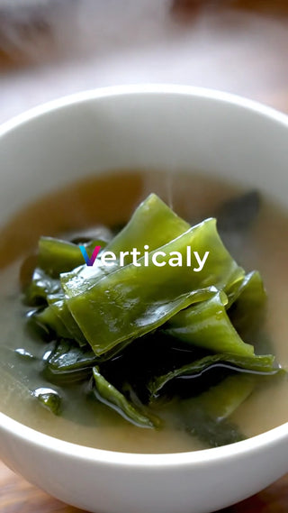 海藻たっぷり、味噌汁