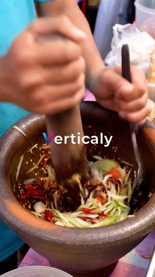 調理風景、彩り豊かな一品