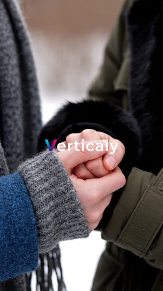 手繋ぎ、冬の温もり
