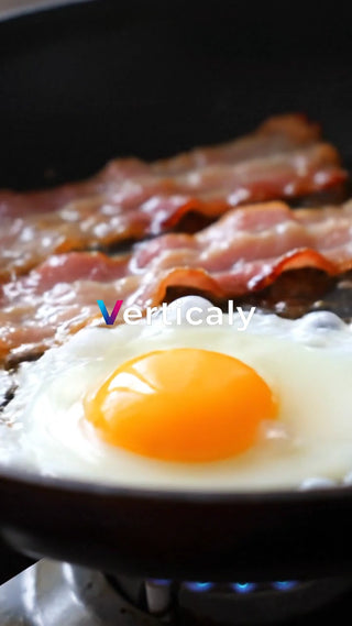 卵とベーコン、朝食風景