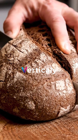 パンを切る、手元の様子