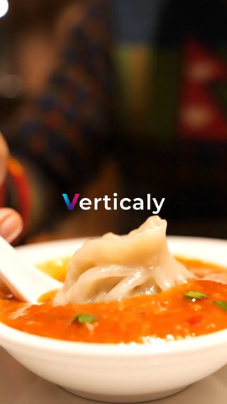 湯気立つモモとチリソース