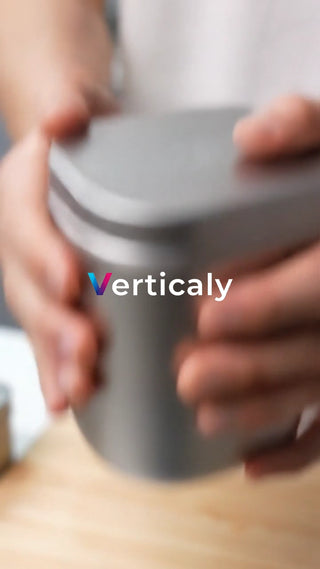 ステンレスボトル、手に取る