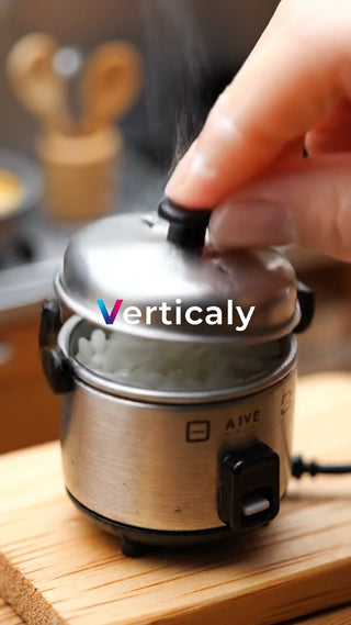 ミニチュア炊飯器、湯気と白米
