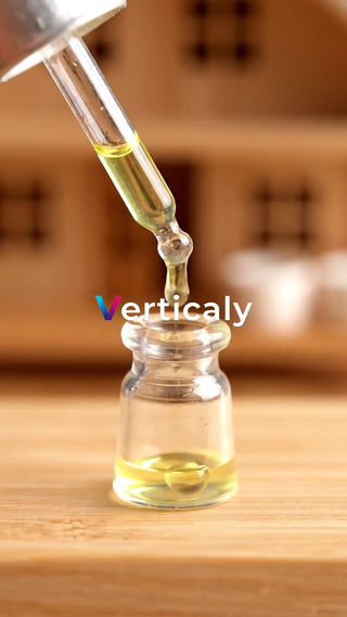 オイルを注ぐ、透明ボトル