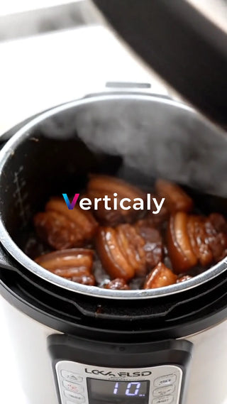 煮込まれた豚の角煮