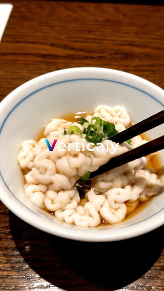 魚卵を食べる、箸のアップ