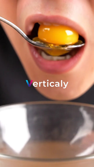 卵を食べる瞬間、至近距離