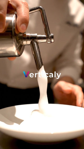 泡を注ぐ、白い世界