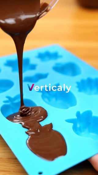 チョコレートを注ぐ瞬間