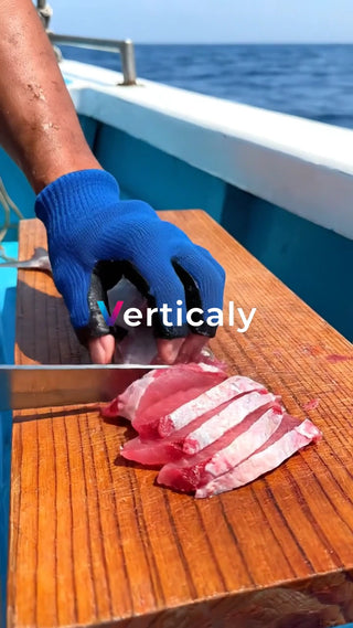 新鮮な魚を捌く