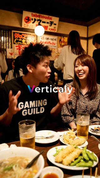 居酒屋で楽しむ男女、笑顔が最高